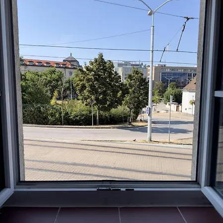 With 3 Beds In The Old Town