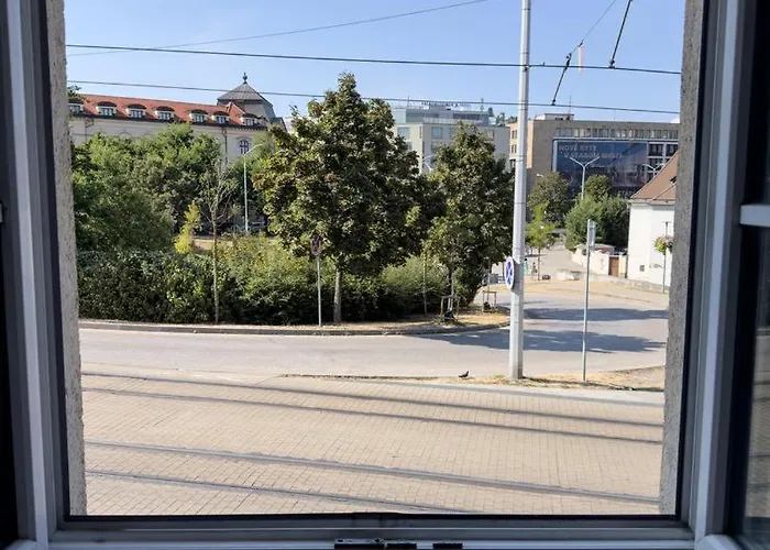 With 3 Beds In The Old Town